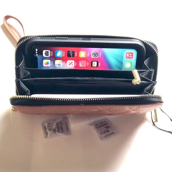 Cute BCBGeneration Tara Quilted Boxed Wristlet - Picture 7 of 10